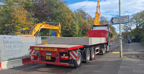 A 20-tonne concrete lid for the new overflow chamber arrives on site IUW Murrayfield Corstorphine Road